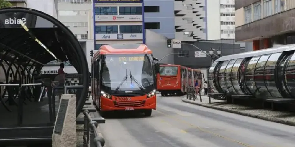 Os suspeitos fugiram após o crime