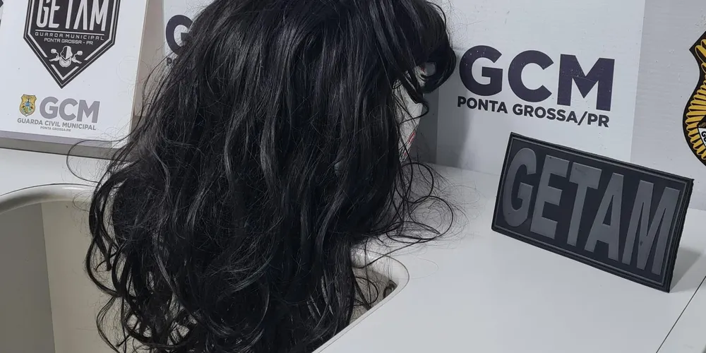 Peruca teria sido comprada por moradores