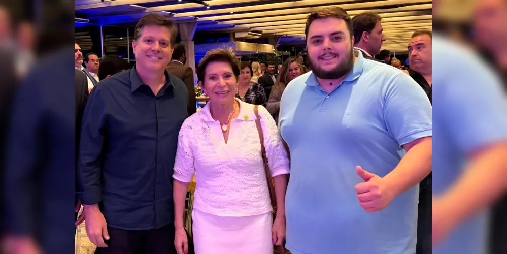 Elizabeth Schmidt ao lado do presidente nacional do MDB, Baleia Rossi (à esquerda) e do presidente do União Brasil no Paraná, Felipe Francischini (à direita), durante evento partidário, em Brasília