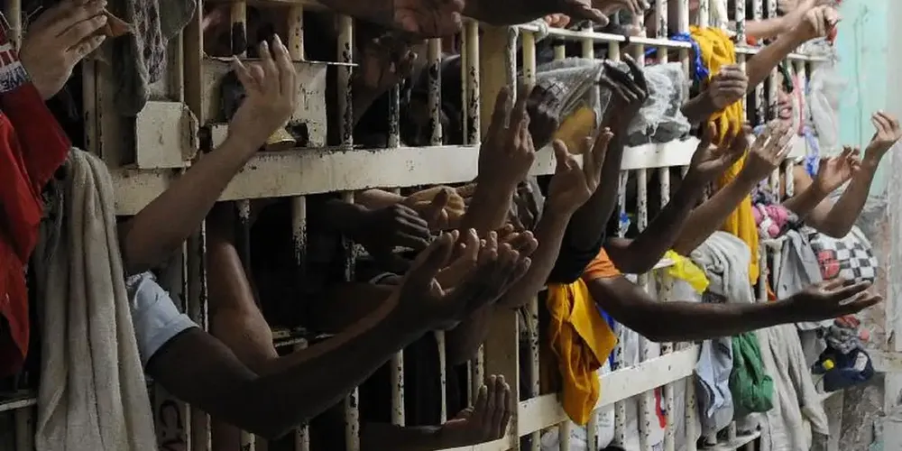 O Congresso Nacional derrubou os vetos do presidente Luiz Inácio Lula da Silva à lei que restringe a saída temporária