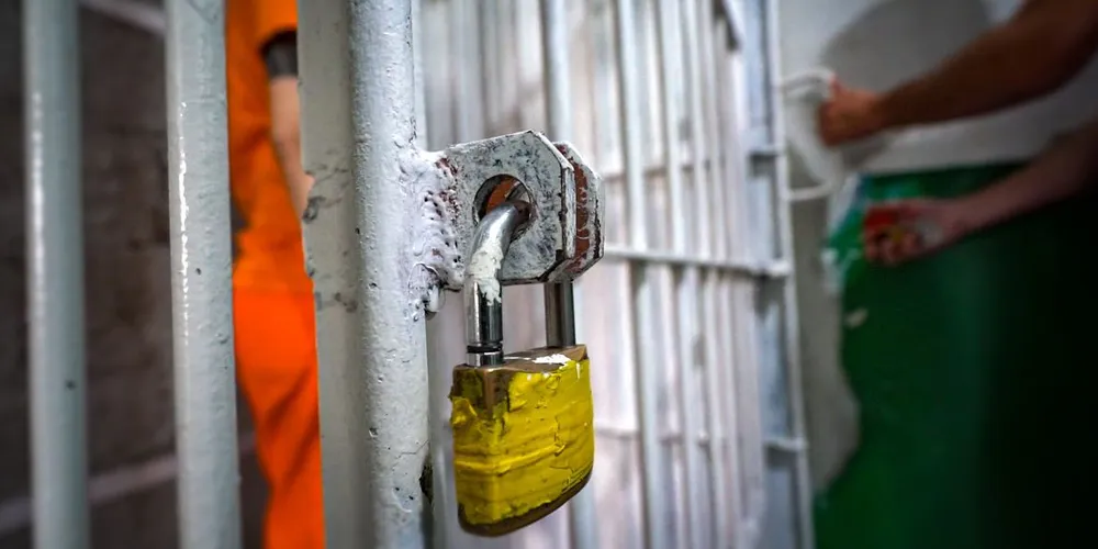 Jovem estava com a prisão decretada pela Justiça