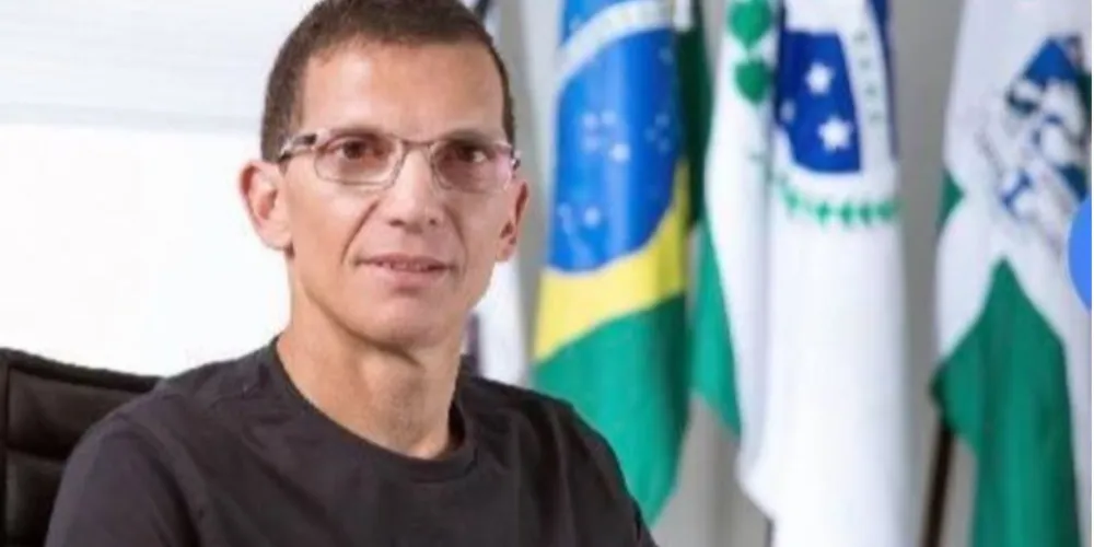 Durante uma disputa de bola, Renan caiu e bateu a nuca no chão