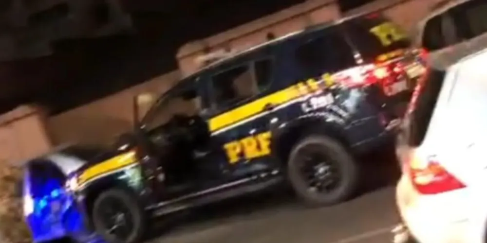 Polícia seguiu o veículo até a colisão