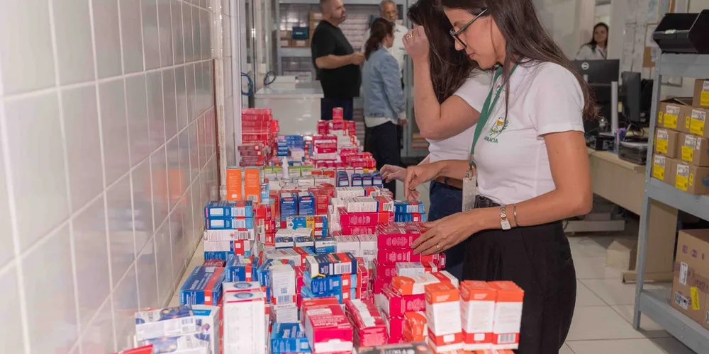 A vice-prefeita, Rita Araújo, esteve na Farmácia Municipal e destacou a solidariedade dos médicos que doaram os medicamentos