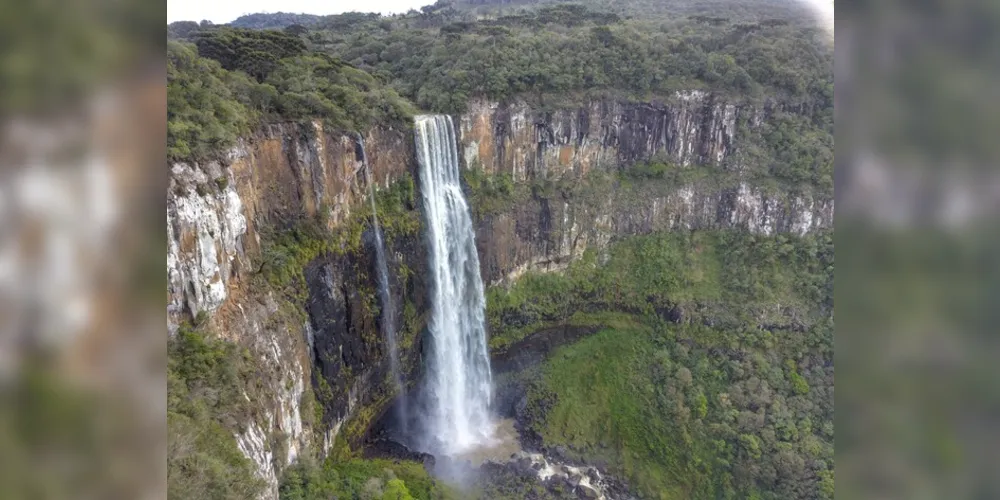 O Salto São Francisco fica entre Guarapuava, Prudentópolis e Turvo, na região central do Estado