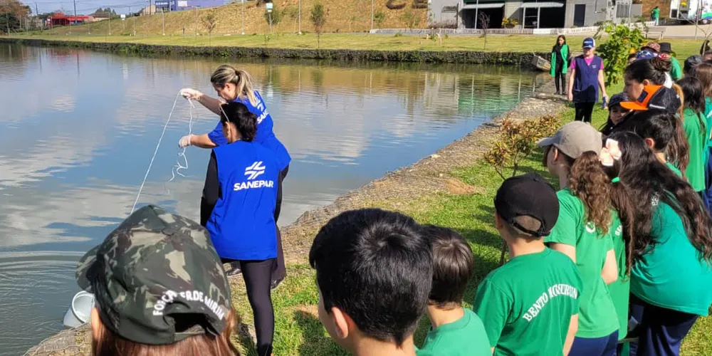 Sanepar ensina crianças a importância de preservar rios e a natureza, em Ponta Grossa