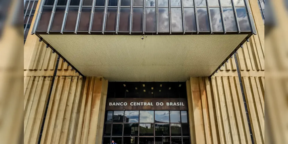 Para 2025, a projeção da inflação também subiu de 3,8% para 3,85%