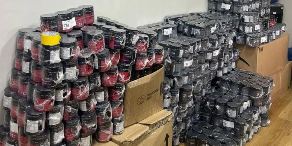 O grupo é acusado de falsificar a data de validade e até de manipular os suplementos para “disfarçar” o aspecto de produto vencido