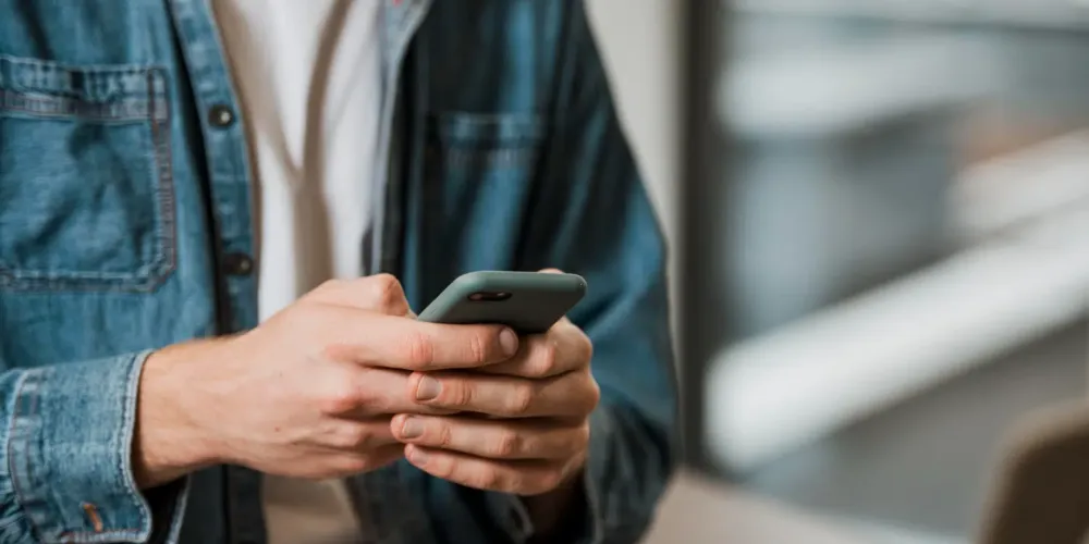 Empregado da padaria fez queixa injusta contra a empresa por WhatsApp