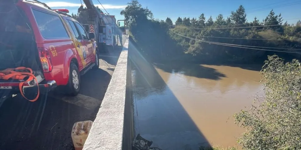 Identificada mulher que estava no carro que caiu no rio Tibagi