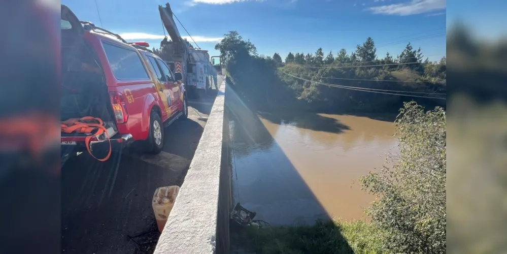 Identificada mulher que estava no carro que caiu no rio Tibagi