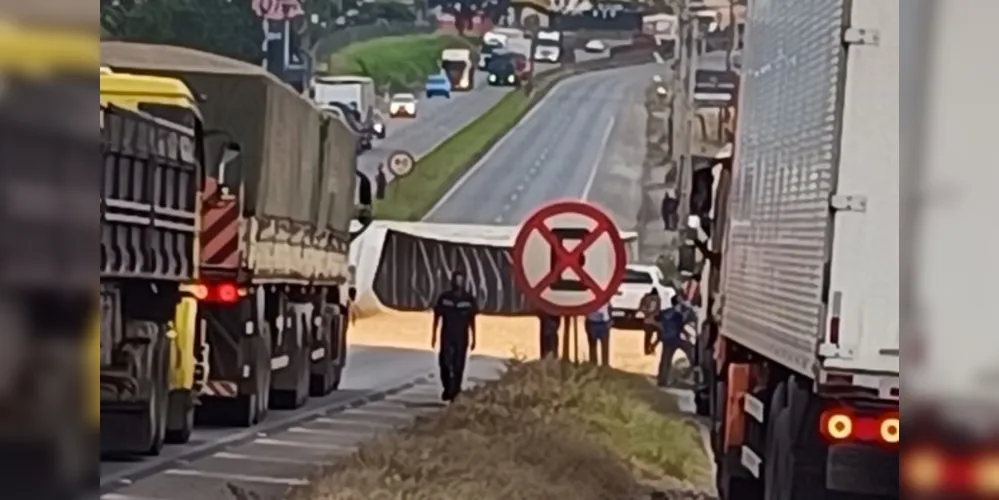 Tombamento aconteceu na manhã deste sábado (18)