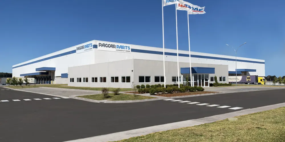 A PACCAR Parts atua no segmento de peças e serviços de pós-venda para caminhões, carretas e ônibus.