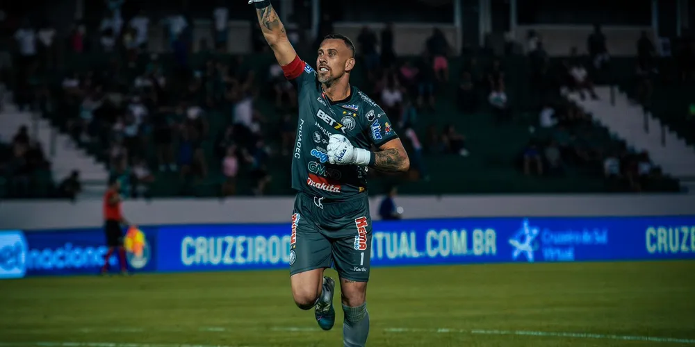 Nas onze primeiras rodadas da Série B, o goleiro saiu de campo sem ser vazado