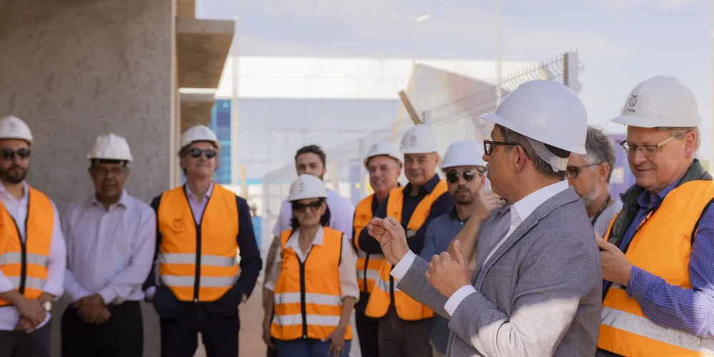 Nesta terça-feira (18), os alunos deram início às visitas às obras