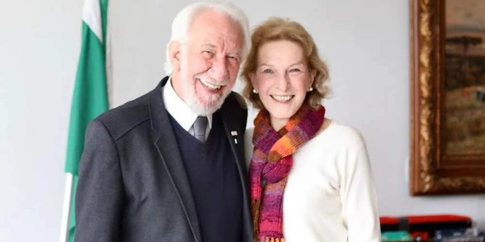 Maria José passou a infância e juventude com seus pais e irmão em Paranaguá