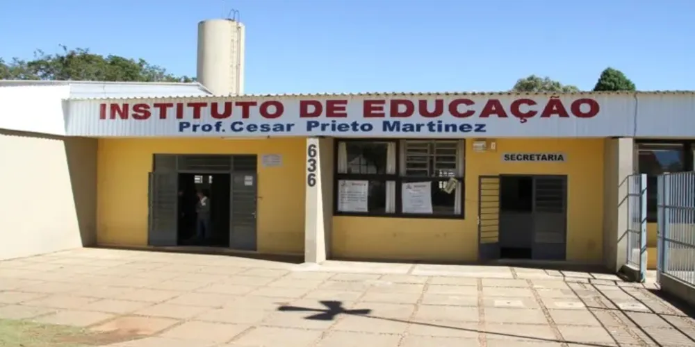 A professora Carmen Lúcia requer a reconsideração imediata da decisão