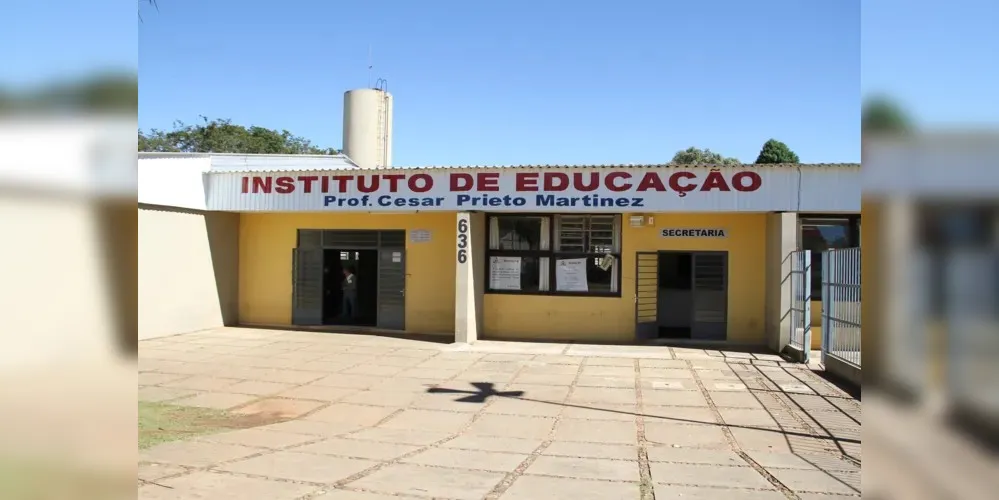 A professora Carmen Lúcia requer a reconsideração imediata da decisão