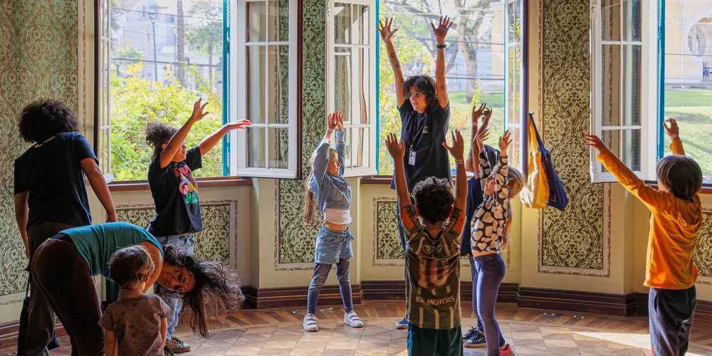 Crianças e adolescentes podem aproveitar programação intensa e gratuita no Museu Paranaense em julho.