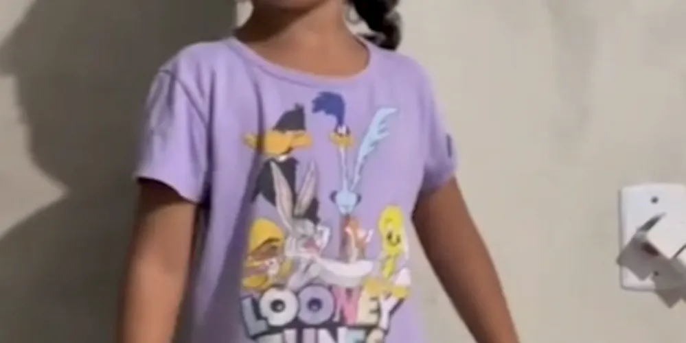 Menina comemorou os 'presentes' que chagaram de doação