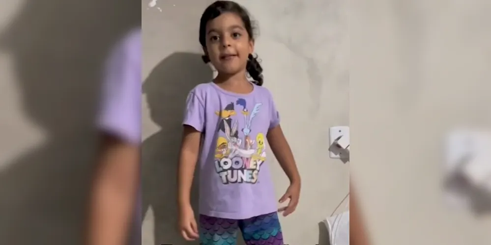 Menina comemorou os 'presentes' que chagaram de doação