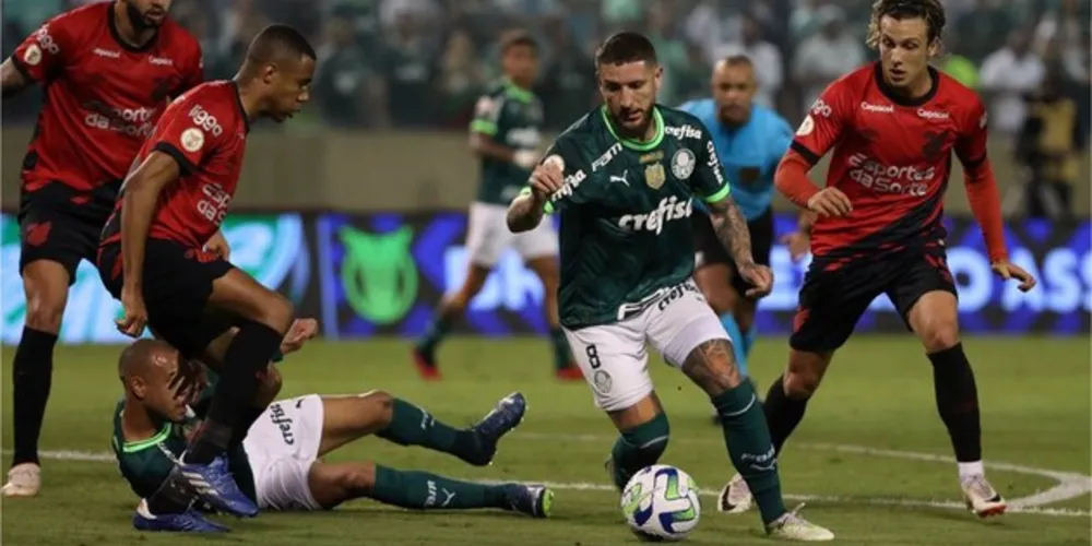 O ponta-grossense Zé Rafael é um dos destaques do Brasileirão