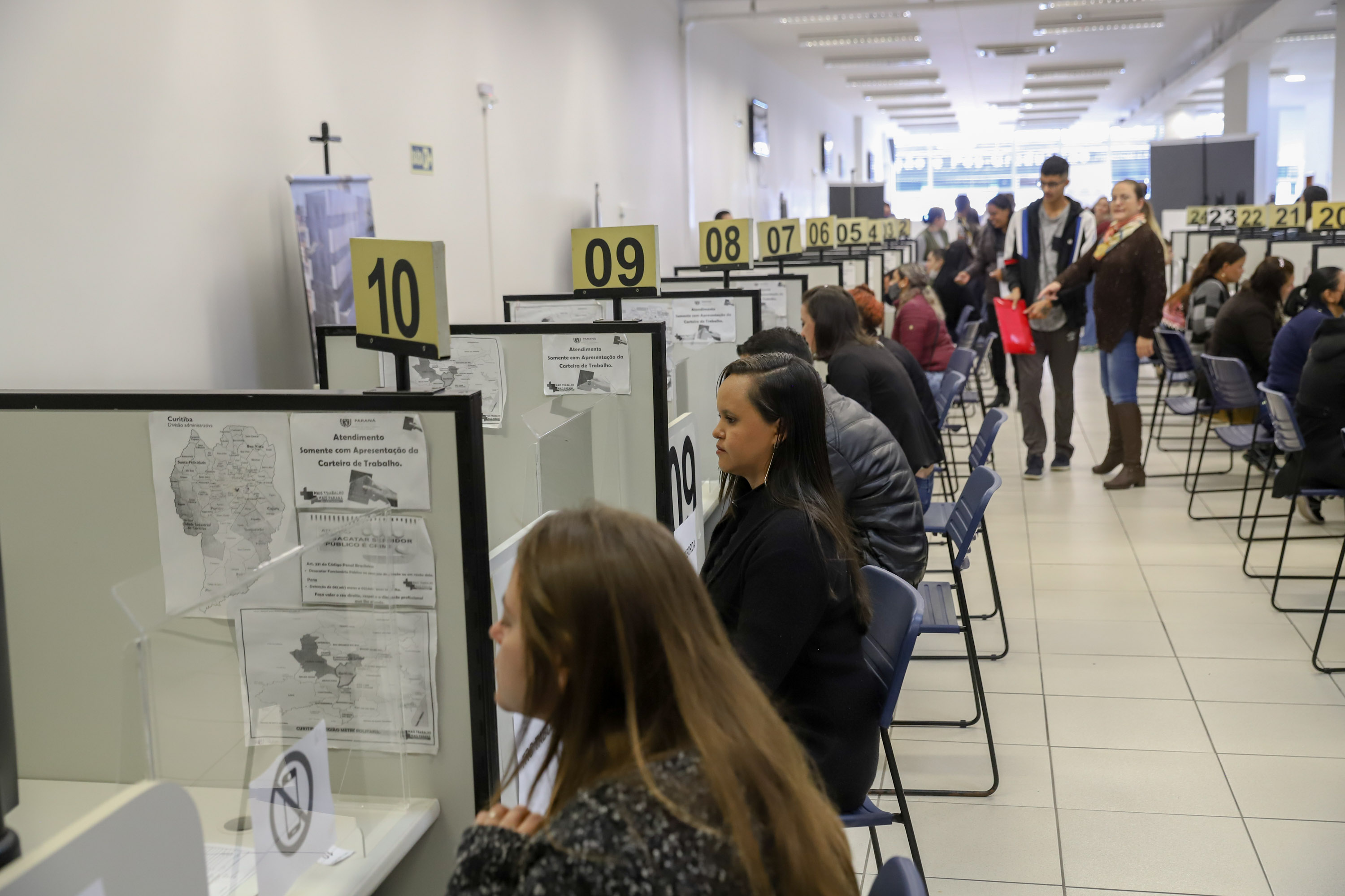 Agências do Trabalhador do Paraná iniciam a semana com 21,9 mil vagas