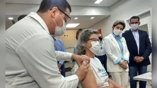 Prefeitura de PG inicia imunização com nova vacina contra covid