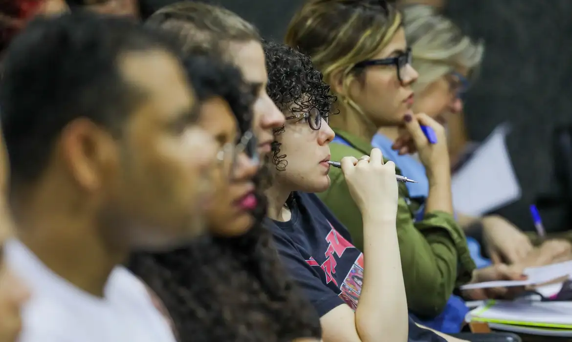 Candidato deve levar caneta preta de material transparente para usar no dia das provas