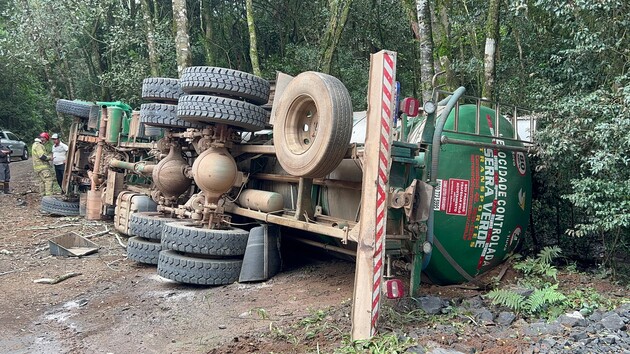 Caminhão que tombou transportava leite