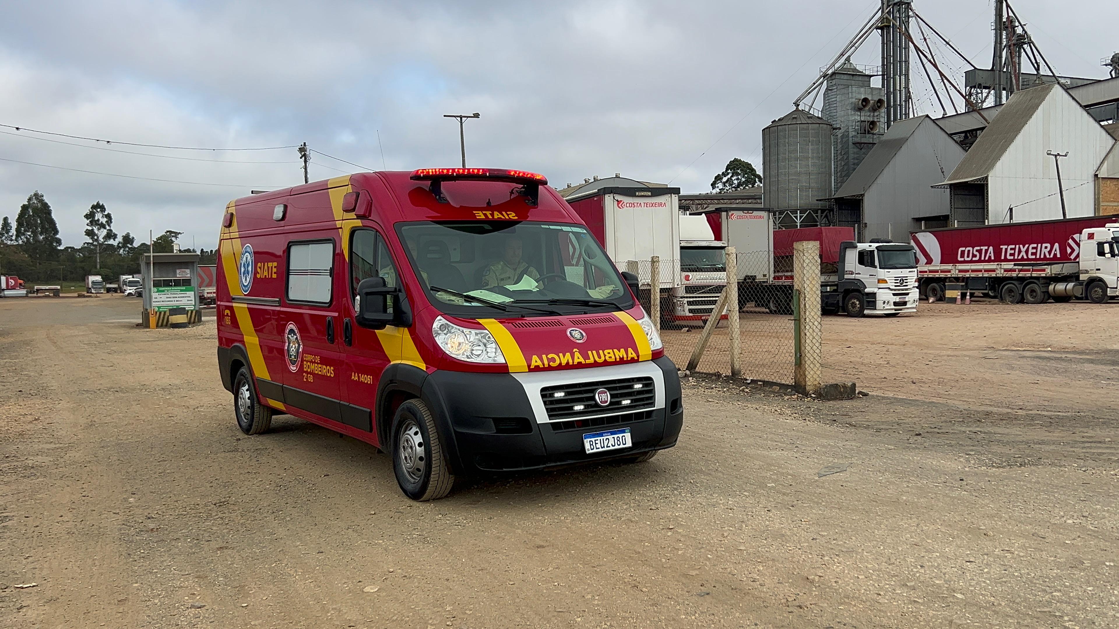 Bombeiros foram até uma empresa na BR-376