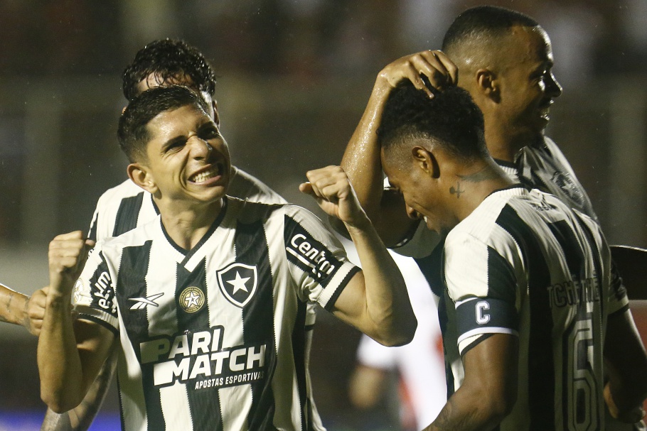 Savarino marcou o gol da vitória do Botafogo sobre o Vitória no Barradão