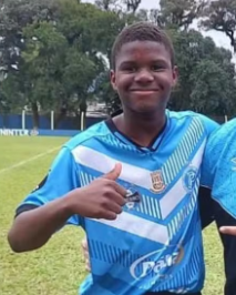 Sterdji Charlotin, natural do Haiti, morreu durante uma partida de futebol em Arroio do Meio