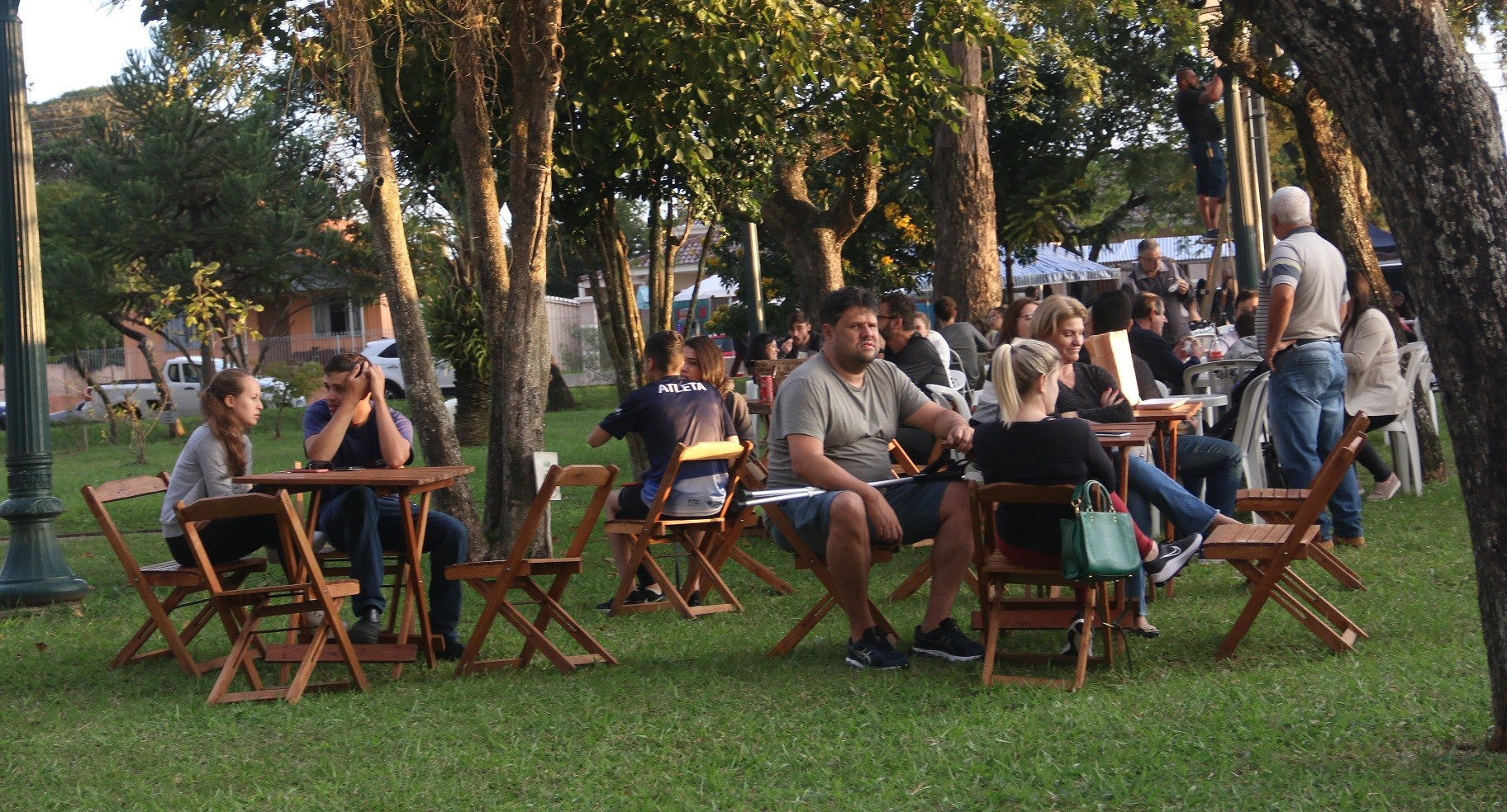 'Feira' acontece na praça da Igreja Santo Antônio