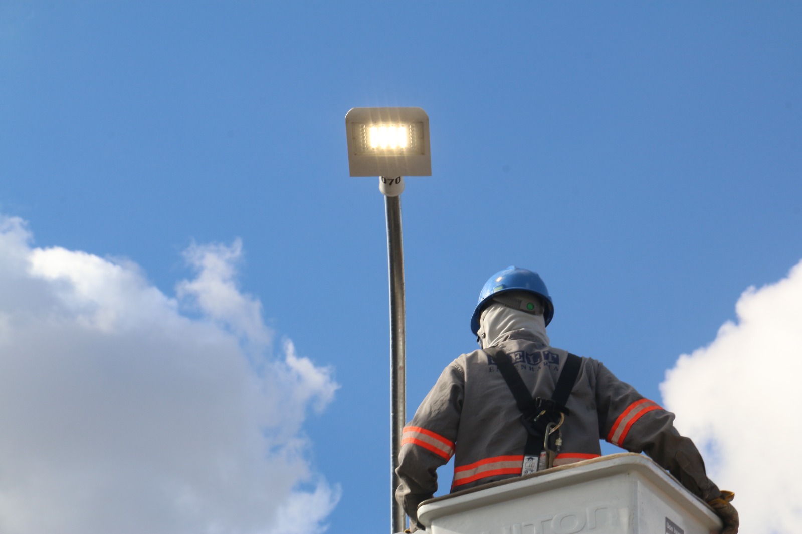 Segundo a prefeitura, tecnologia LED reduz custos e preserva meio ambiente
