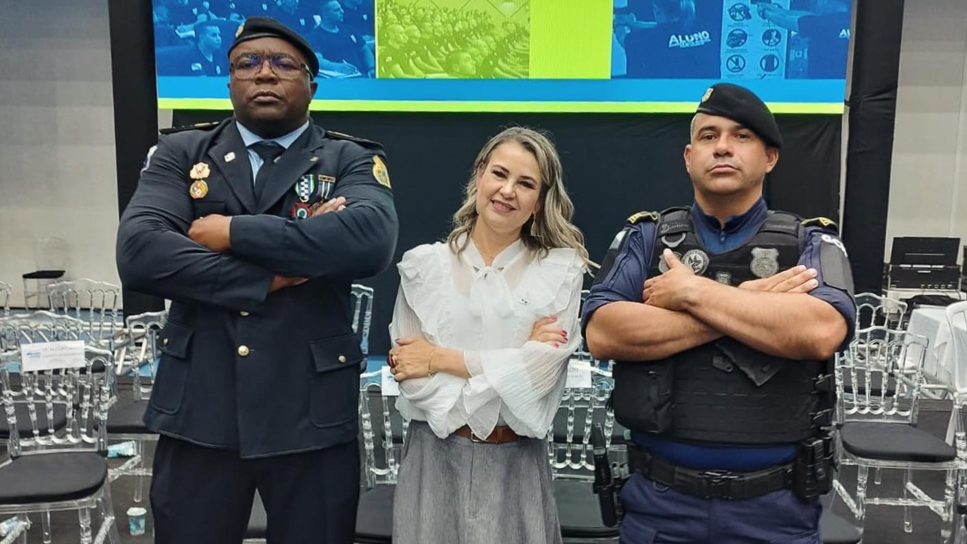 Comandante da GCM, Macedo (a esquerda), secretária Tânia Sviercoski (centro) e Comandante interino da GCM, João Edenilson Avila (a direita)