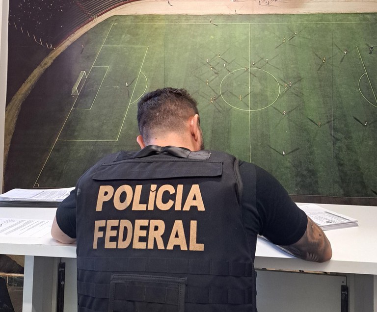 A Polícia Federal deflagrou, nesta quarta-feira (26), a Operação Jogo Limpo, para apurar possível manipulação de resultado de partida de futebol, realizada no interior de São Paulo