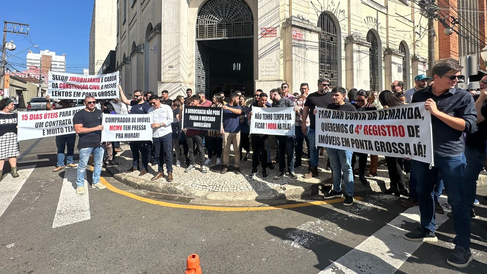 Protesto acontece na rua XV de Novembro