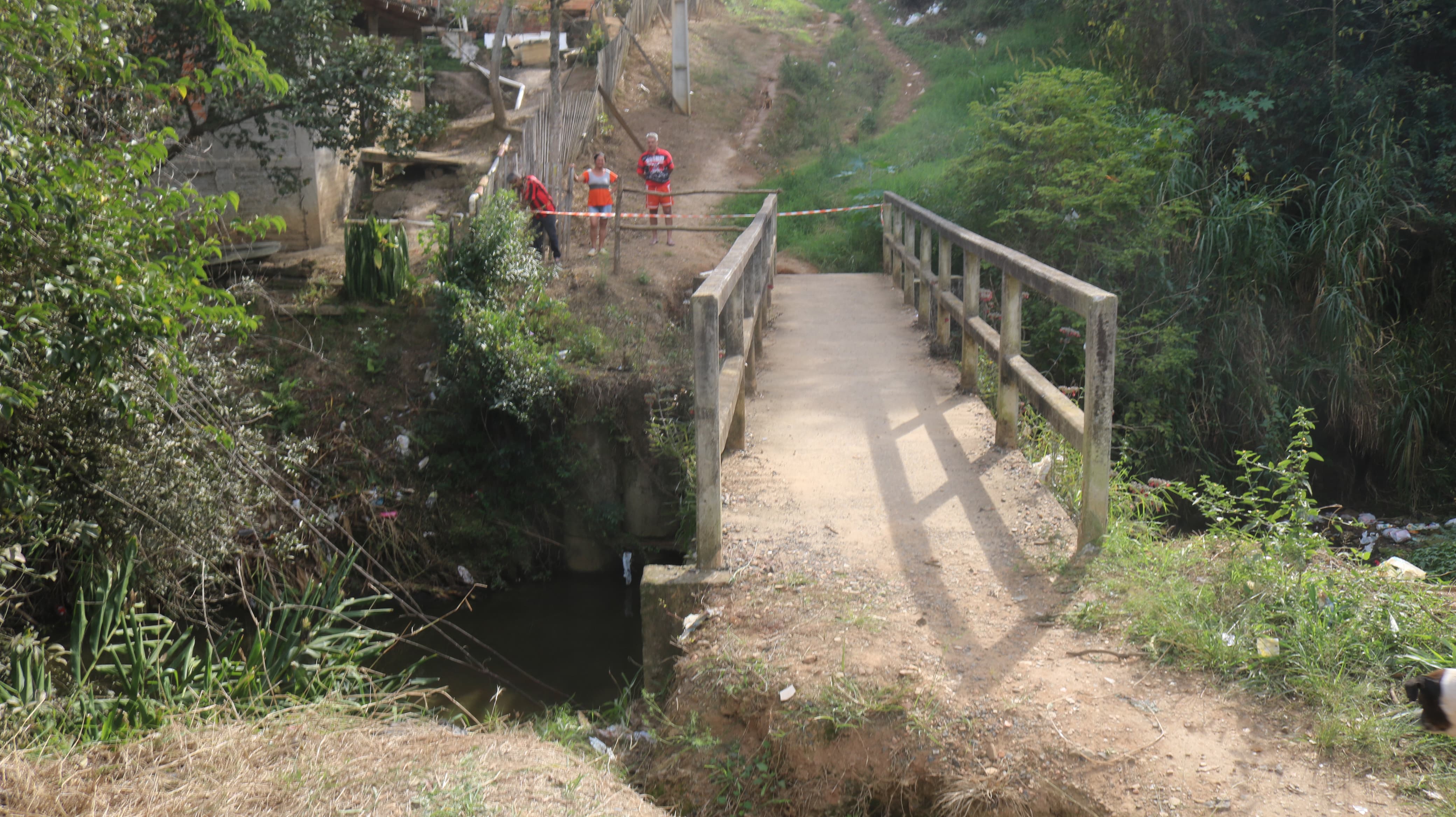 Córrego fica na divisa das vilas Ana Rita e Vilela