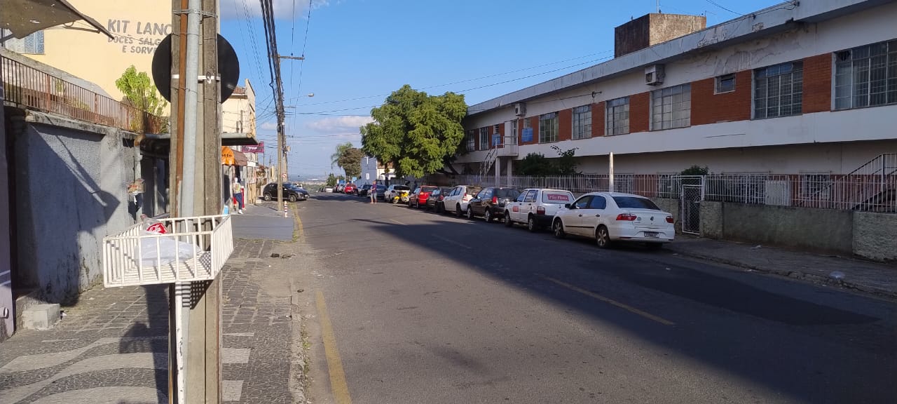 Rua Enfermeiro Paulino, no bairro Uvaranas