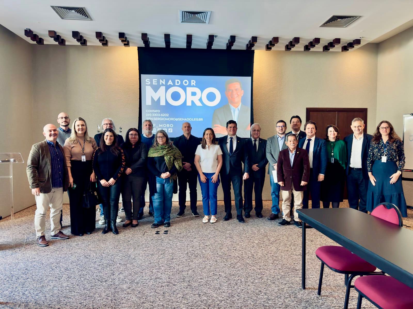 Encontro entre lideranças políticas ocorreu em Curitiba