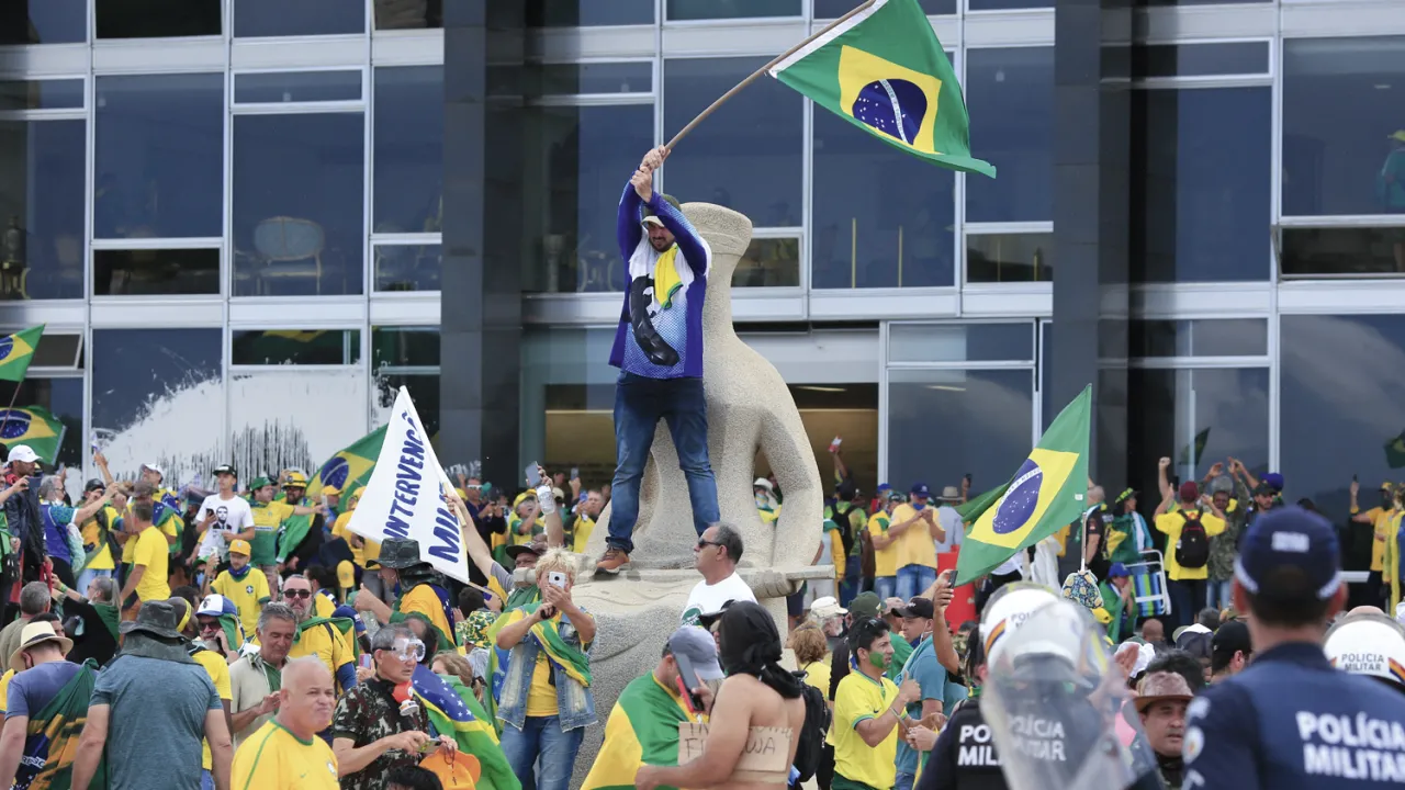 Golpistas destruíram prédios dos Três Poderes em Brasília, no dia 8 de janeiro