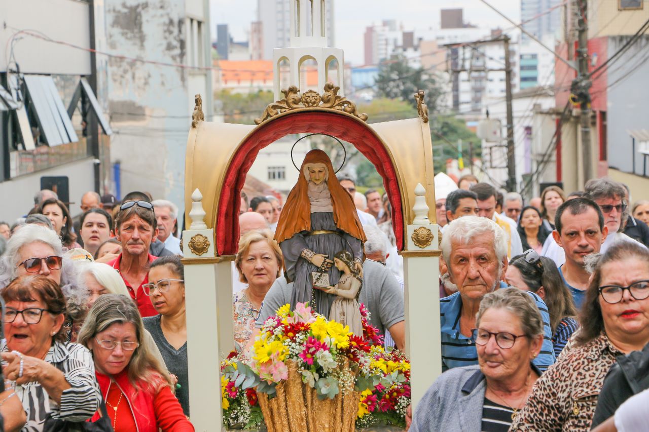 Nesta sexta-feira (26), será realizada a procissão com a imagem de Senhora Sant’Ana