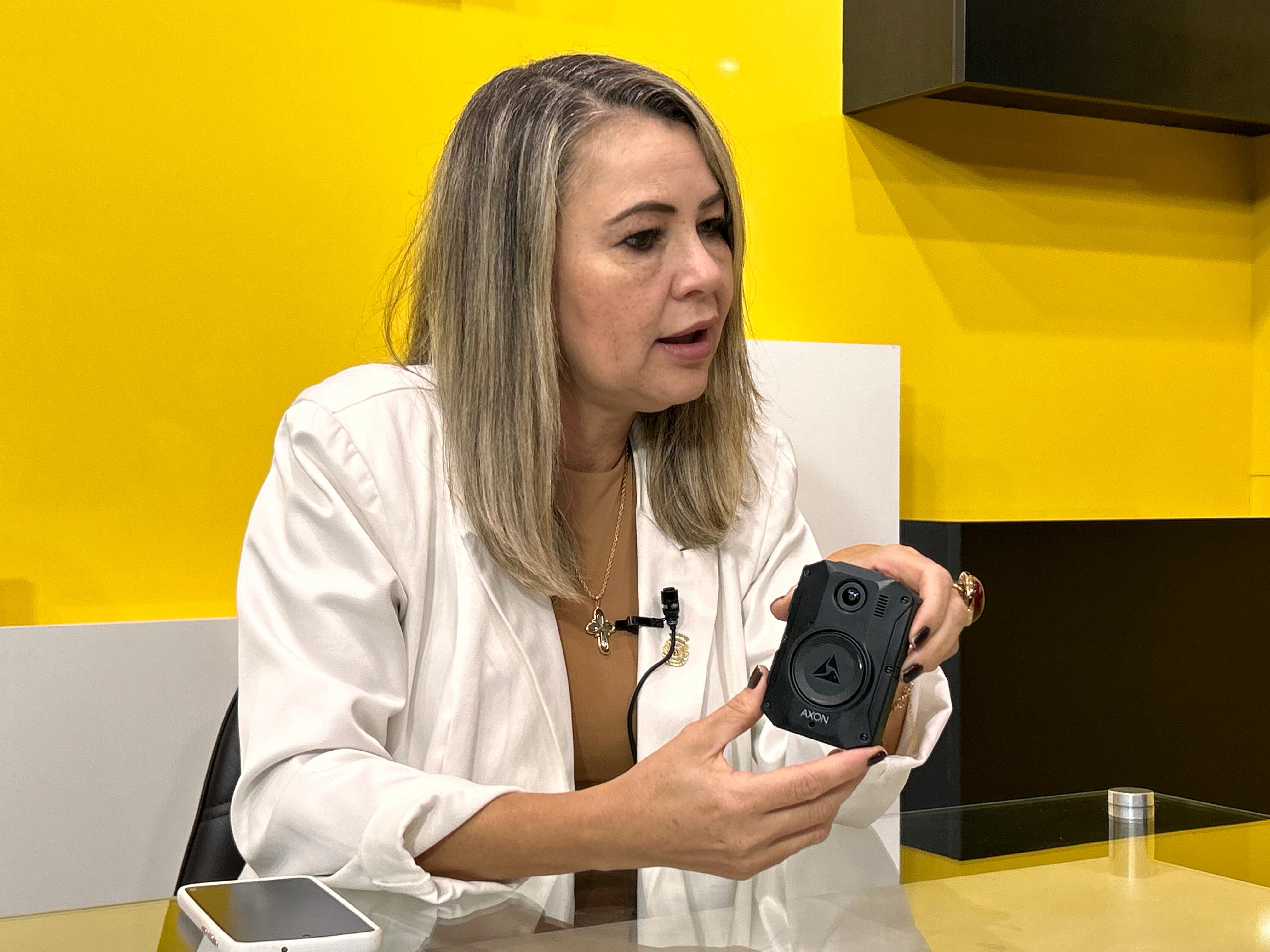 Tânia Sviercoski, secretária municipal de Cidadania e Segurança Pública, fala sobre o equipamento que possui a mesma tecnologia utilizadas pelas forças policiais dos Estados Unidos