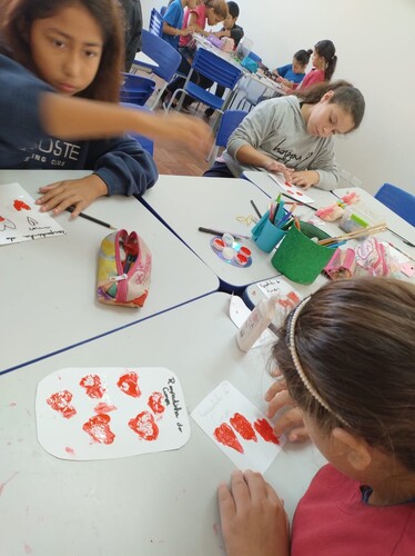 Durante as atividades, os educandos realizaram homenagens e diversas atividades sobre o Dia das Mães