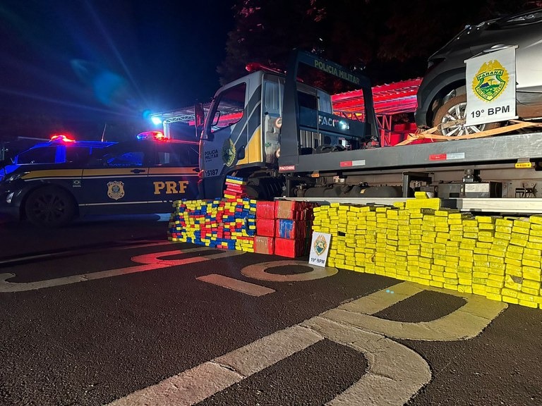 Durante operação conjunta em Toledo (PR), equipes da Policia Rodoviária Federal (PRF) e da Policia Militar do Paraná (PMPR) apreenderam 837 quilos de maconha.