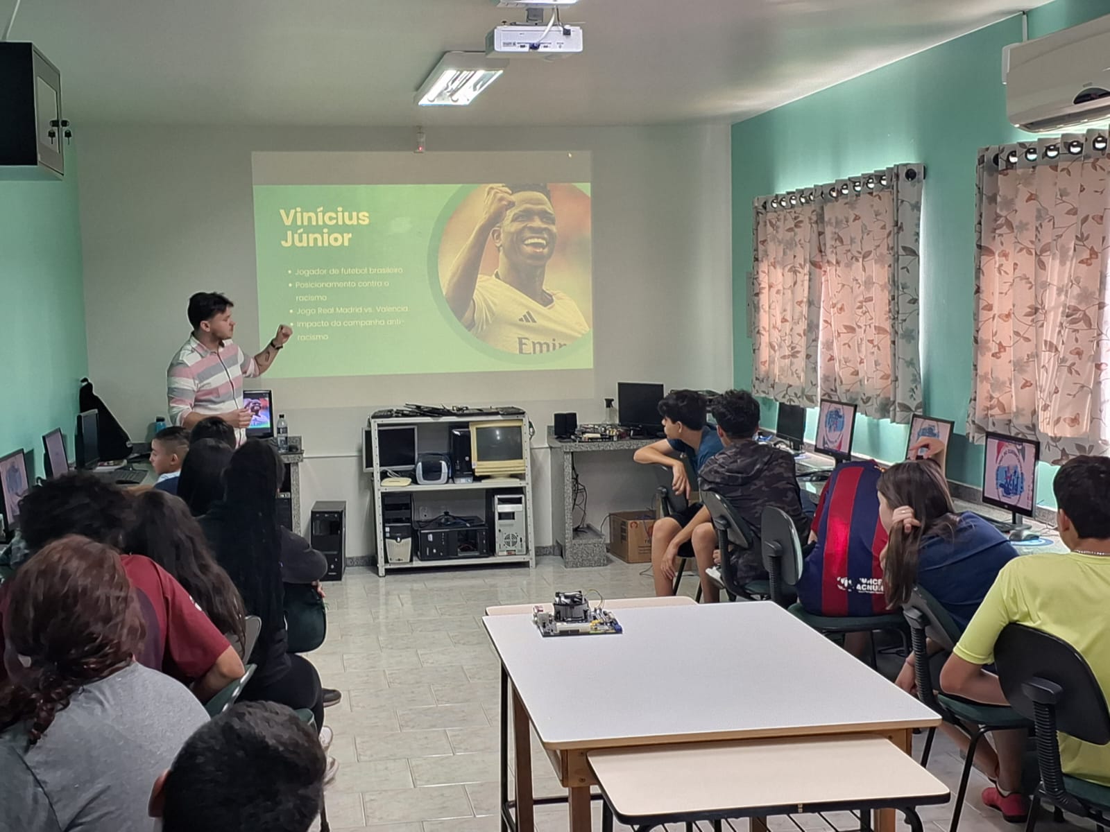 A conversa buscou transmitir ensinamentos e lógicas para o melhor uso das ferramentas digitais