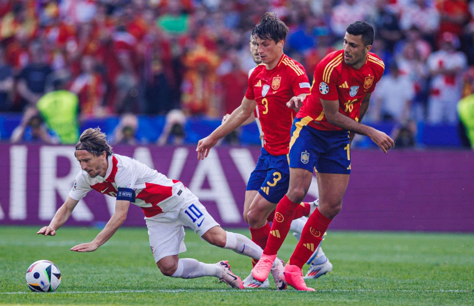 Craque croata, Modric foi neutralizado pela marcação espanhola