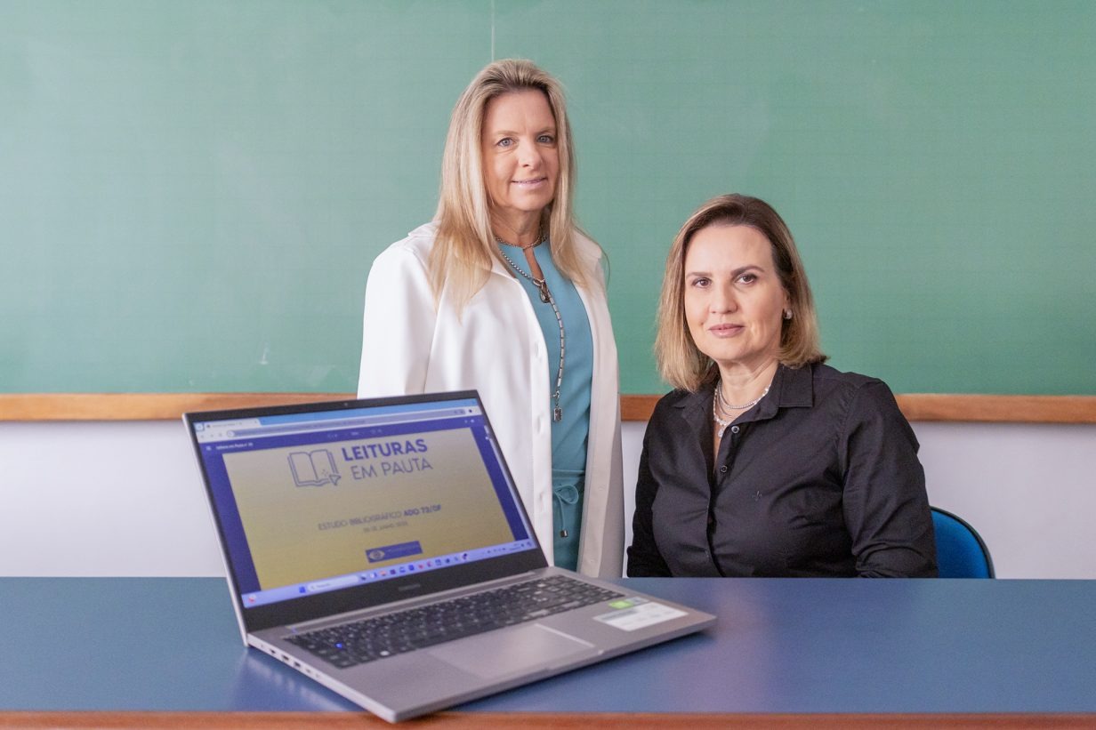 Professoras do curso de Direito, Adriana de Fátima Campagnoli e Silvana Netto Madalozzo.