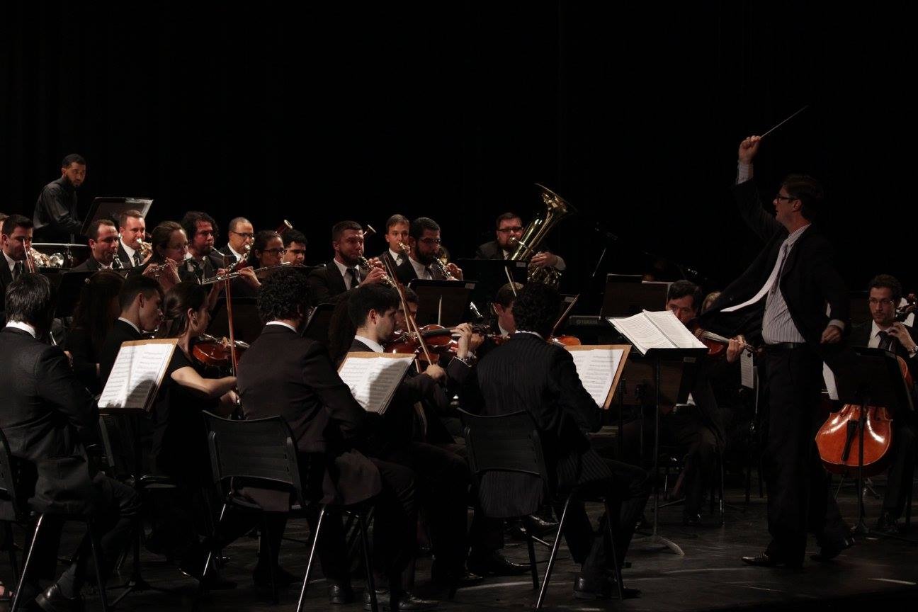 Em 160 páginas de cultura, história e música, o autor traz as raízes da Orquestra Sinfônica de Ponta Grossa.